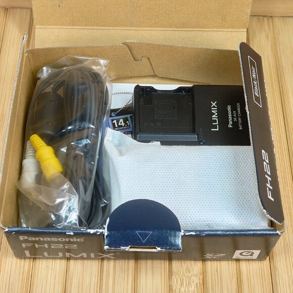 Panasonic DMC-FH22 14.1 MP Digital Camera with 8x Optical Zoom and Touchscreen - Picture 9 of 9